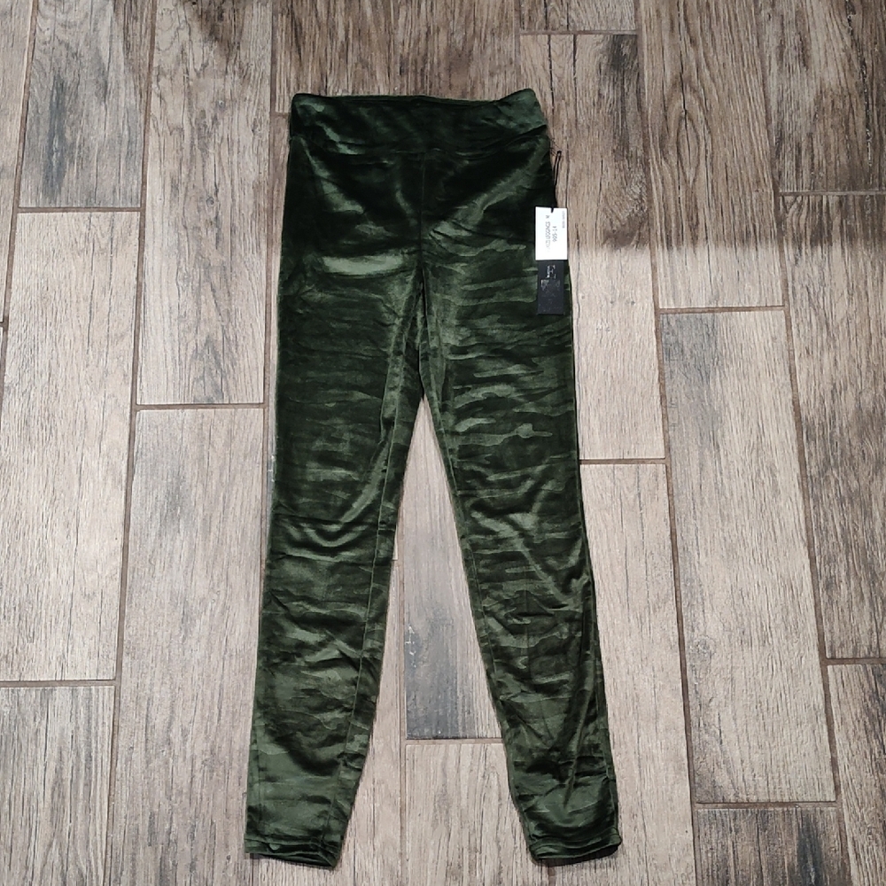 LuLaRoe Luxe Embossed Velour Green Camo Leggings Size Medium NWT
